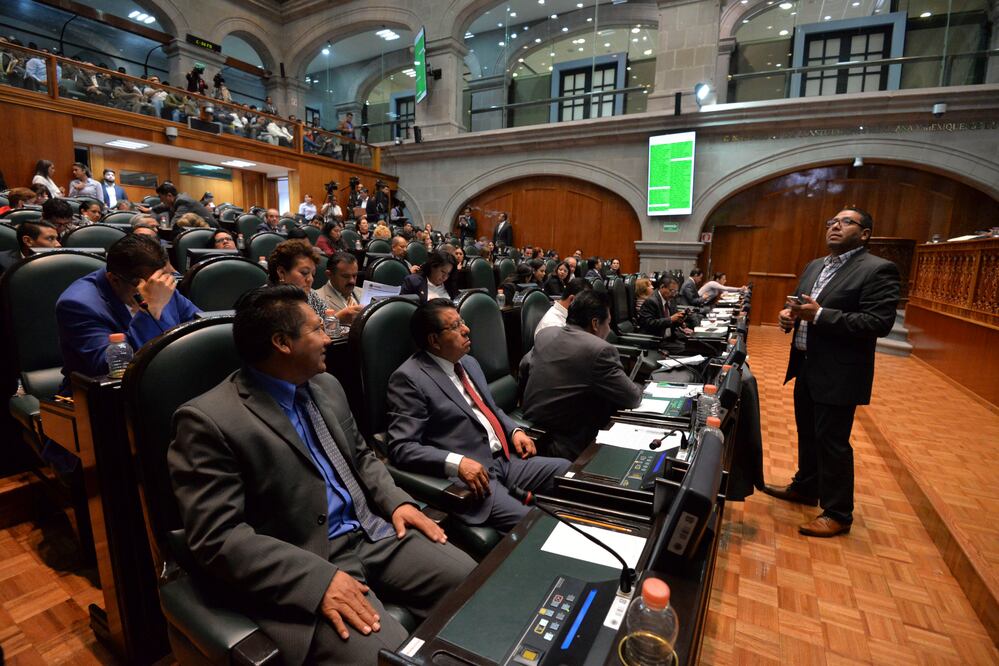 Diputados mexiquenses en sesión (JORGE ALVARADO. EL UNIVERSAL)