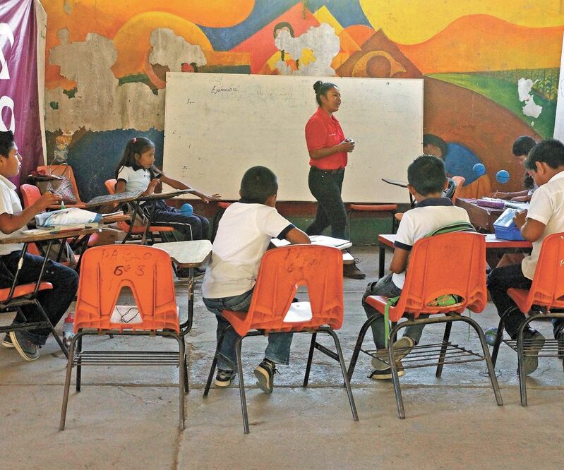 La lejanía de las escuelas, el rezago educativo, la manera en la que los profesores abordan la educación o el bullying son factores que influyen en la deserción, dicen expertos. Foto: ARCHIVO EL UNIVERSAL
