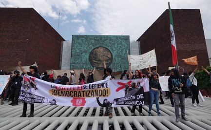 Estudiantes de la UNAM protestan frente a Cámara de Diputados; exigen recursos para becas Elisa Acuña