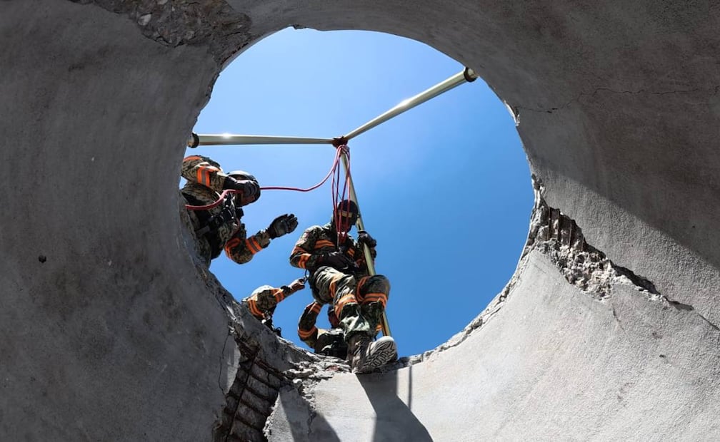 Entrenamiento de labores de búsqueda y rescate por parte del Batallón de Emergencias Sedena. Foto: Especial