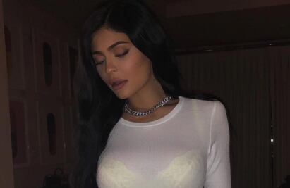 Kylie Jenner deslumbra en ropa interior color amarillo neón