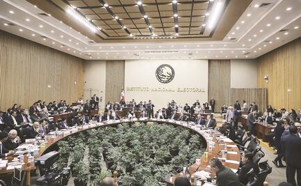 Cerca de 144 funcionarios del INE ya tendrán salarios superiores al de AMLO