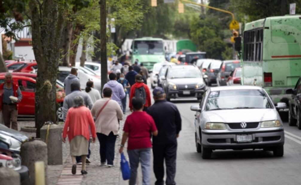 Tránsito vehicular complica llegada de abuelitos a segunda dosis Covid en Álvaro Obregón