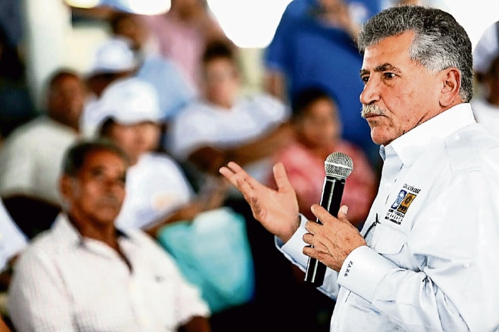 De gira por el Istmo, el abanderado perredista se reunió con decenas de habitantes en la agencia municipal de Matías Romero (ESPECIAL)