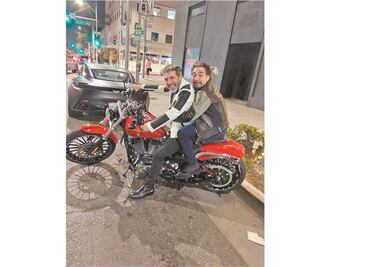 Omar Chaparro reza a Pedro Infante y se libra de haters