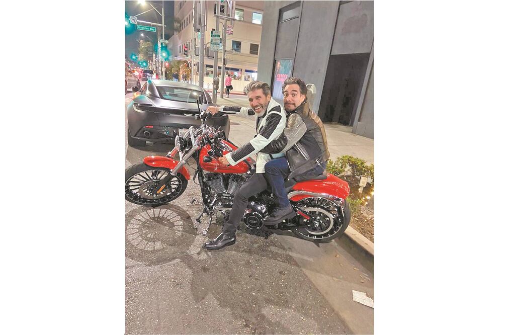 El actor regrabó el tema del filme al lado de Diego. Foto: Diego Verdaguer y Omar Chaparro