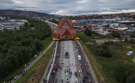 VIDEO: Trasladan histórica iglesia en Suecia para evitar que se hunda por mina de hierro más grande del mundo