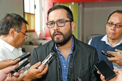 Víctor Romo pone denuncia contra Xóchitl Gálvez por daño moral