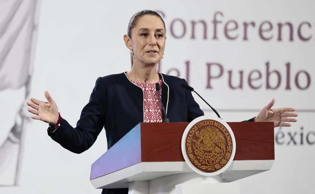 La presidenta de México, Claudia Sheinbaum, participa durante su conferencia de prensa matutina este viernes, en Palacio Nacional de la Ciudad de México (México). EFE/José Méndez
