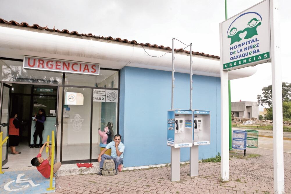 Durante más de cinco semanas, el hospital Dr. Guillermo Zárate Mijangos funcionó por debajo del 25% de su capacidad, atendiendo sólo a unos 28 niños y con un abasto del 2% de medicamentos. (ARTURO MARTÍNEZ. EL UNIVERSAL)