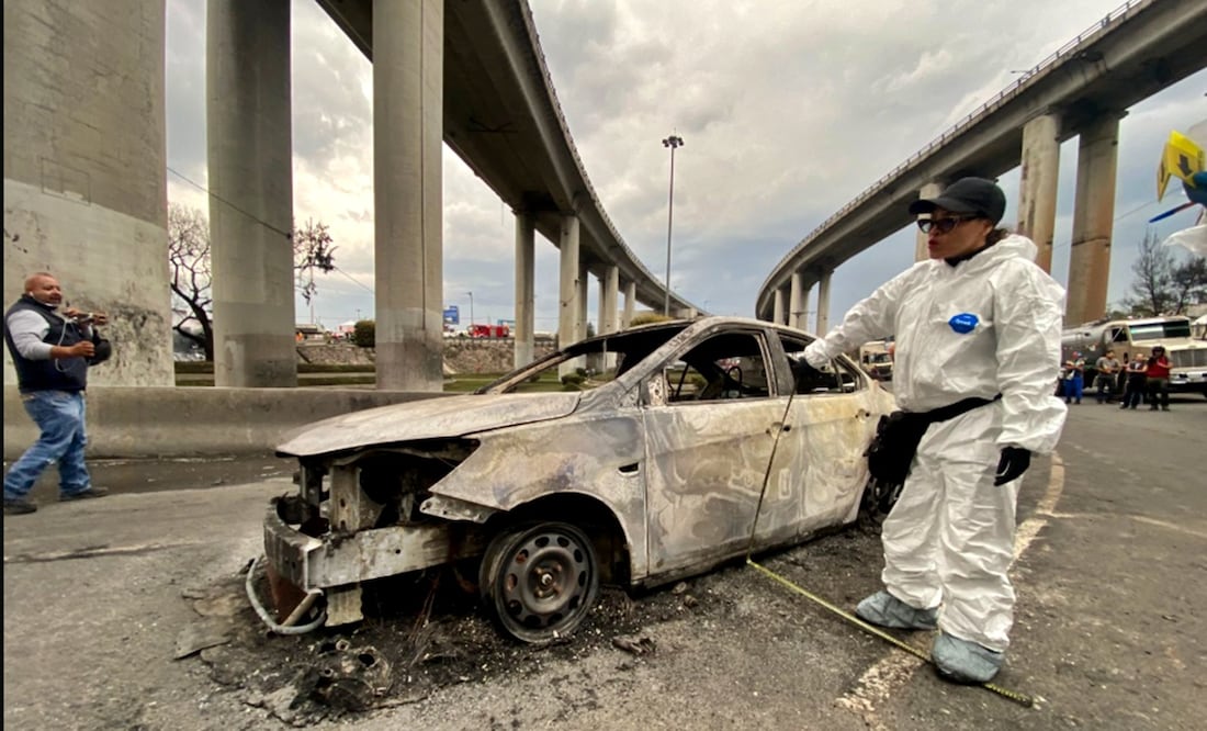 Una pipa de gas volcó y explotó en el bajo Puente de la Concordia en la alcaldía Iztapalapa, el miércoles 10 de septiembre de 2025. Foto: Juan Carlos Williams/EL UNIVERSAL