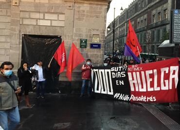 Trabajadores de Notimex protestan frente a Palacio Nacional; piden intervención de AMLO en huelga