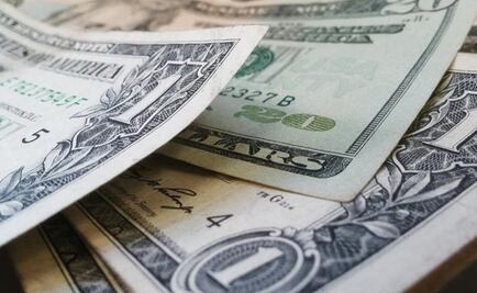 Dólar al mayoreo cierra debajo de los 19 pesos