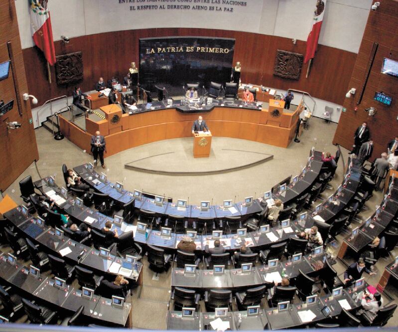 El pleno del Senado en dos periodos ordinarios dejó de sesionar o convocó con protocolos sanitarios. Foto: Archivo El Universal  