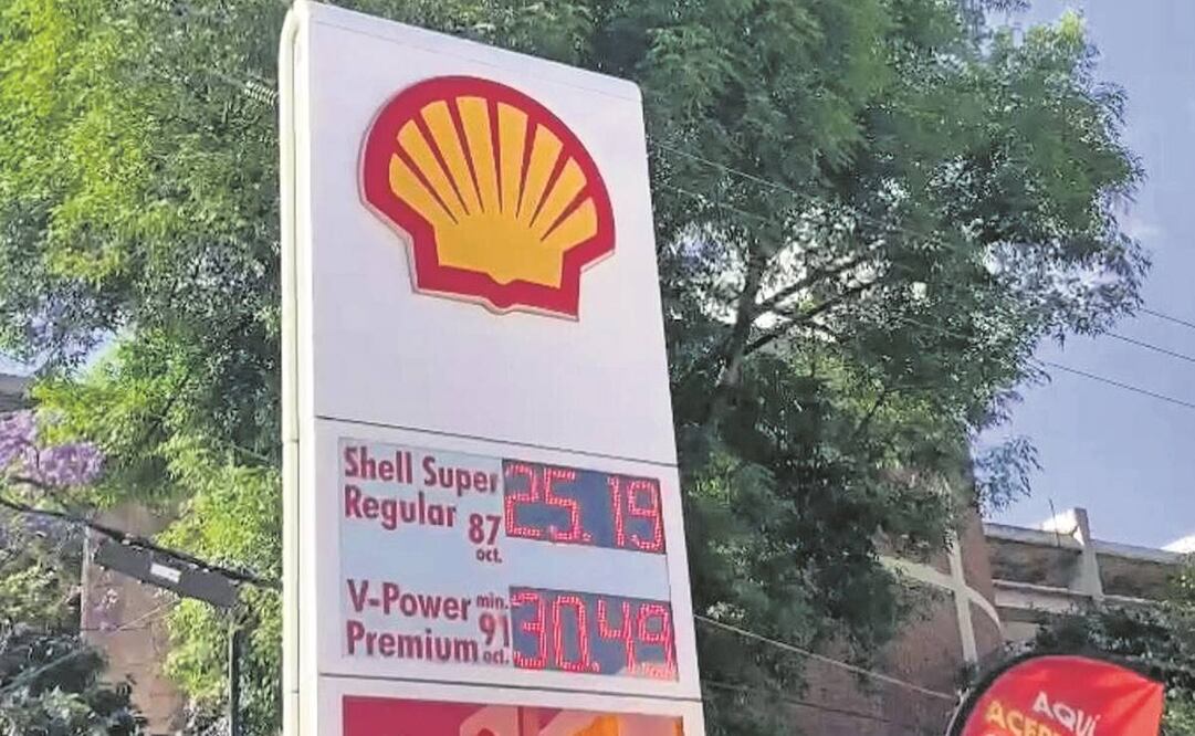 En Shell, la premium llegó a 30 pesos, luego bajaron los precios. Foto: Especial