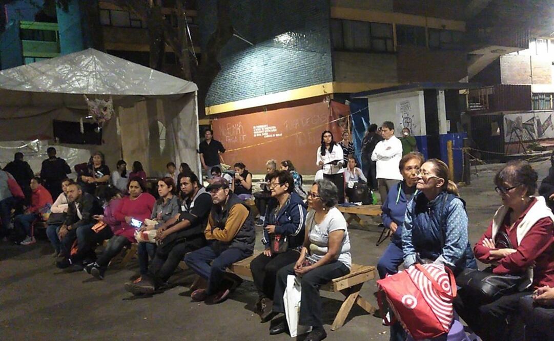 Jerry Dias visitó los campamentos de el Multifamiliar de Tlalpan donde pernoctan los damnificados del sismo. (Foto: @JerryPDias)