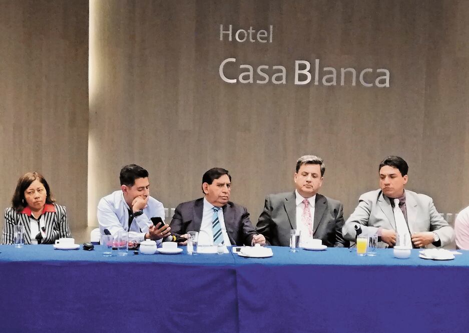 El parlamento evangélico añadió que el poder absoluto “co r ro mp e”, por lo que se requiere de un organismo que regule el actuar de las iglesias. ASTRID RIVERA. ELUNIVERSAL