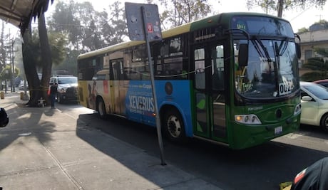 Muere motociclista en accidente vial en la GAM; impacta contra un camión y es arrollado por otra unidad