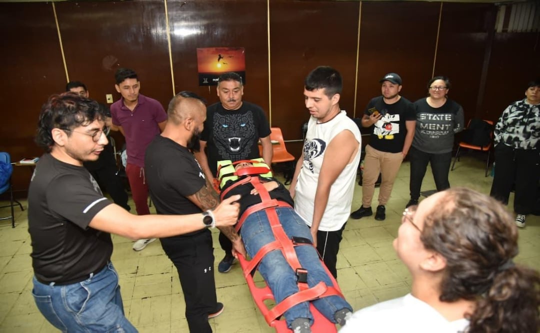 Capacitan en primeros auxilios a personal de la Alberca Olímpica en Benito Juárez; buscan reforzar seguridad de usuarios. Foto: Especial