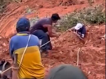 Rescatan a un hombre semienterrado tras derrumbe por lluvias de la semana pasada en Hidalgo