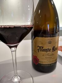 Bodegas Riojanas expresan innovación y tradición en su vino 