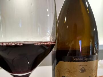 Bodegas Riojanas expresan innovación y tradición en su vino