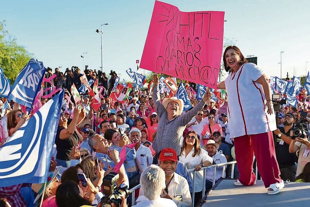 La candidata de Fuerza y Corazón por México pidió a sus simpatizantes redoblar el esfuerzo y luchar este mes antes de la elección, porque Morena no va a querer soltar la plaza. Foto: Berenice Fregoso | El Universal