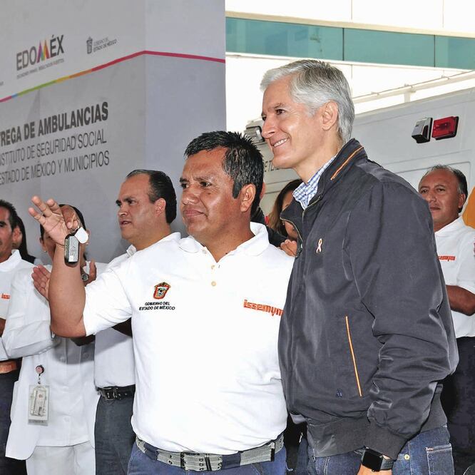 gobernador del Estado de México, Alfredo del Mazo, entregó al Instituto de Seguridad Social del Estado de México y Municipios (ISSEMyM), 25 ambulancias de traslado, 10 de urgencias básicas y siete de urgencias avanzadas. (CORTESÍA)