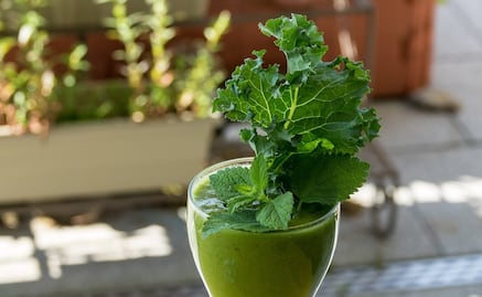 7 beneficios de incluir clorofila en tus batidos por las mañanas