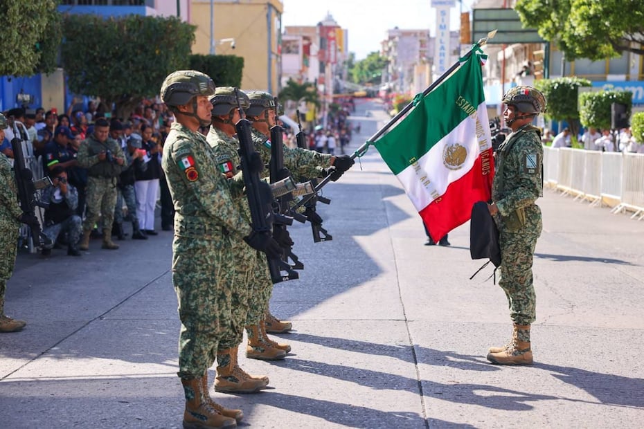 Elementos del Ejército Mexicano y de la Fuerza Aérea participaron en el desfile cívico-militar por el aniversario de la Independencia. Foto: Especial