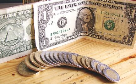 Peso mexicano cierra en su mejor nivel frente al dólar en 4 meses