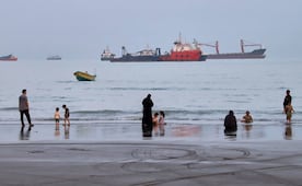 Irán y Omán negocian abrir un corredor de navegación en el estrecho de Ormuz; buscan reactivar tránsito marítimo