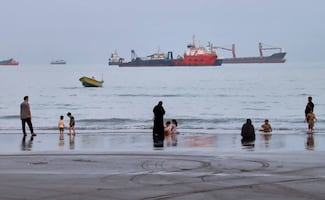 Irán y Omán negocian abrir un corredor de navegación en el estrecho de Ormuz; buscan reactivar tránsito marítimo