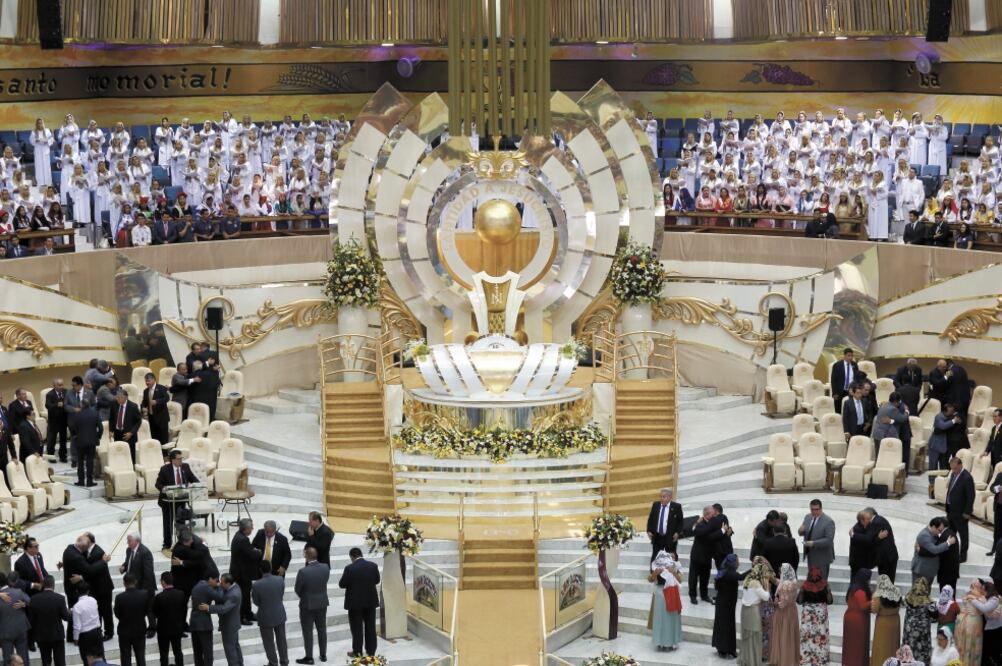 El lugar del líder de La Luz del Mundo permaneció vacío durante la celebración que congregó a miles en la colonia Hermosa Provincia de Guadalajara. Foto/CARLOS ZEPEDA. EL UNIVERSAL