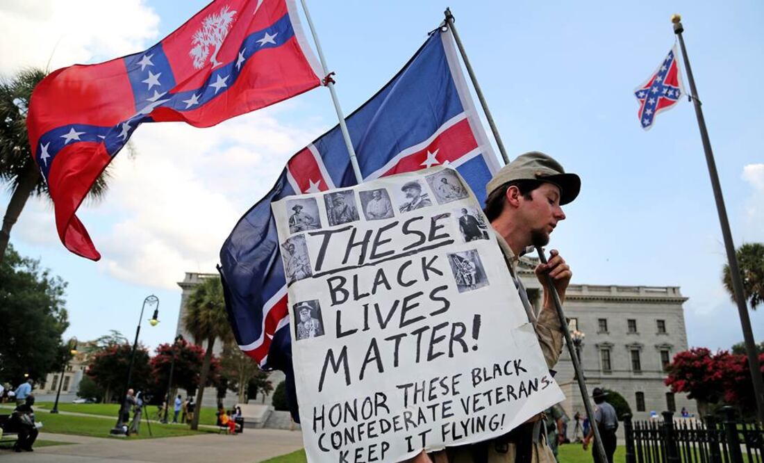 Los demócratas dicen que tanto la bandera como el asta deben irse (Foto: AP)