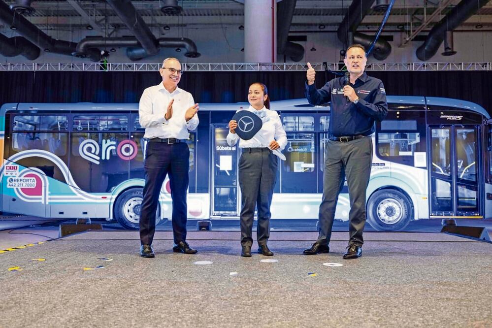 El gobernador de Querétaro, Mauricio Kuri González, garantiza que se curarán para siempre los problemas que registraba el transporte público. Foto: Especial