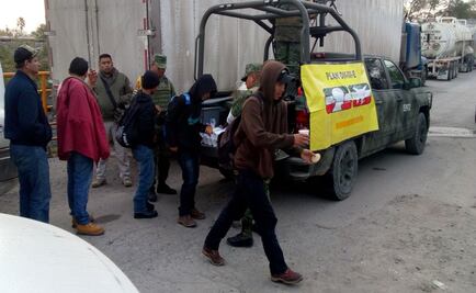 Rescatan a 198 migrantes en dos tráilers en Tamaulipas
