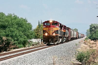 Asedia el crimen a trenes y camiones