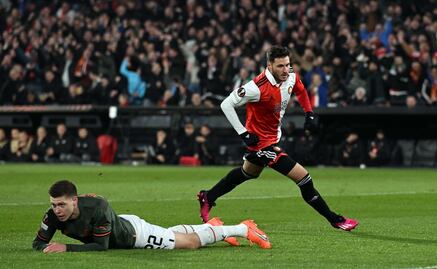 Santiago Giménez superó un récord goleador de Javier Hernández y Raúl Jiménez en Europa