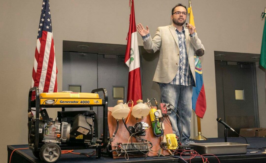 La electrólisis es un medio por el que induces líquido a que pase por una corriente eléctrica controlada y logras una reacción electroquímica