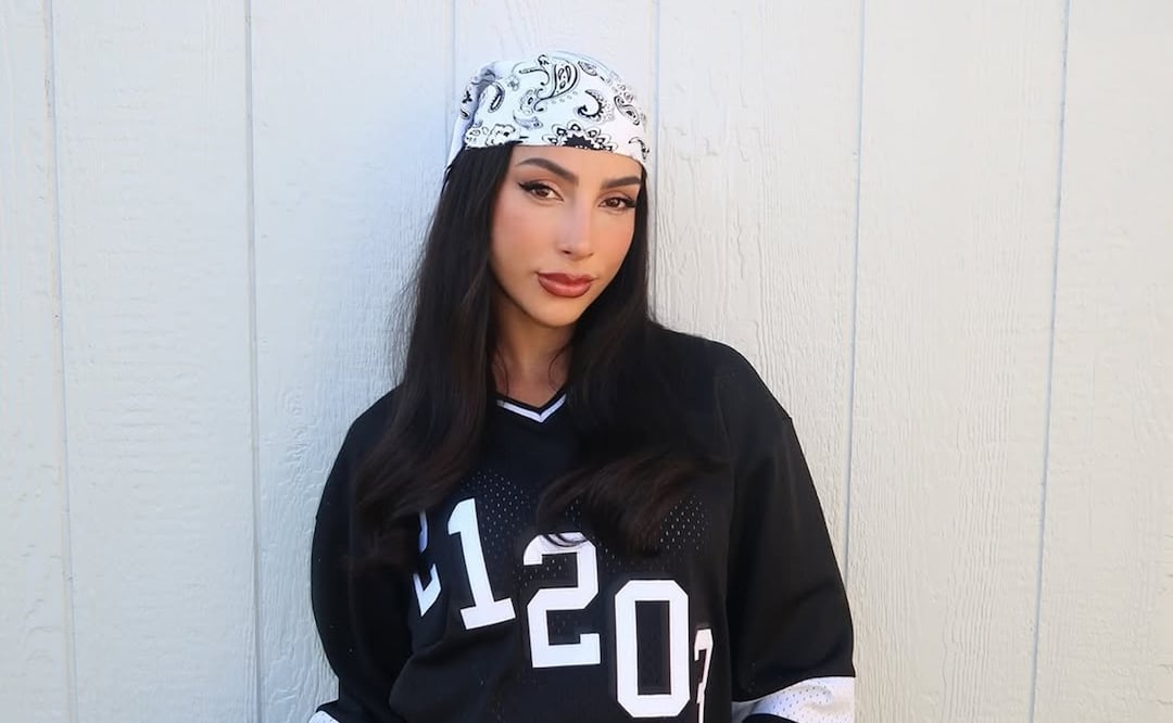 María Chacón suele lucir trajes de baño en colores neutros. Foto: Instagram @oficialmariachacon