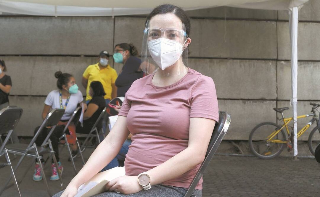 Ana Zárate, de 33 años, hizo un llamado para que las mujeres embarazadas se vacunen. Foto: Carlos Mejía/ El Universal.