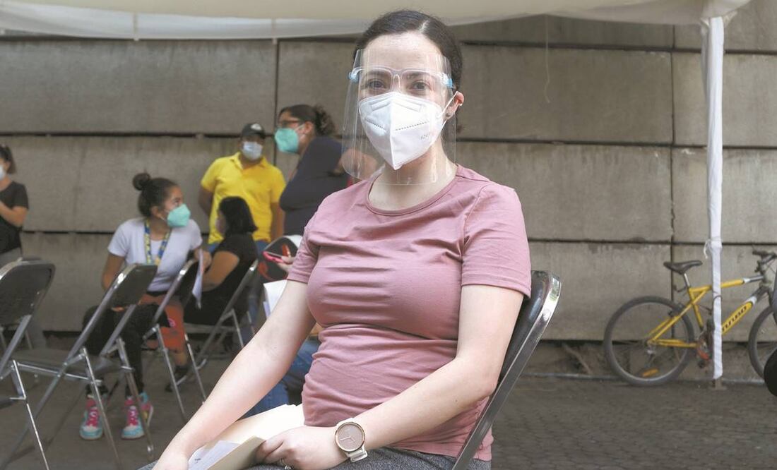 Ana Zárate, de 33 años, hizo un llamado para que las mujeres embarazadas se vacunen. Foto: Carlos Mejía/ El Universal.
