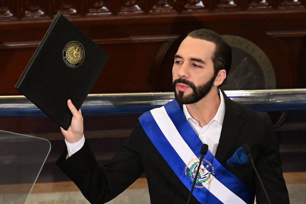 El presidente salvadoreño Nayib Bukele, durante un mensaje a la nación por su cuarto año de gobierno, el 1 de junio de 2023. FOTO: MARVIN RECINOS. AFP