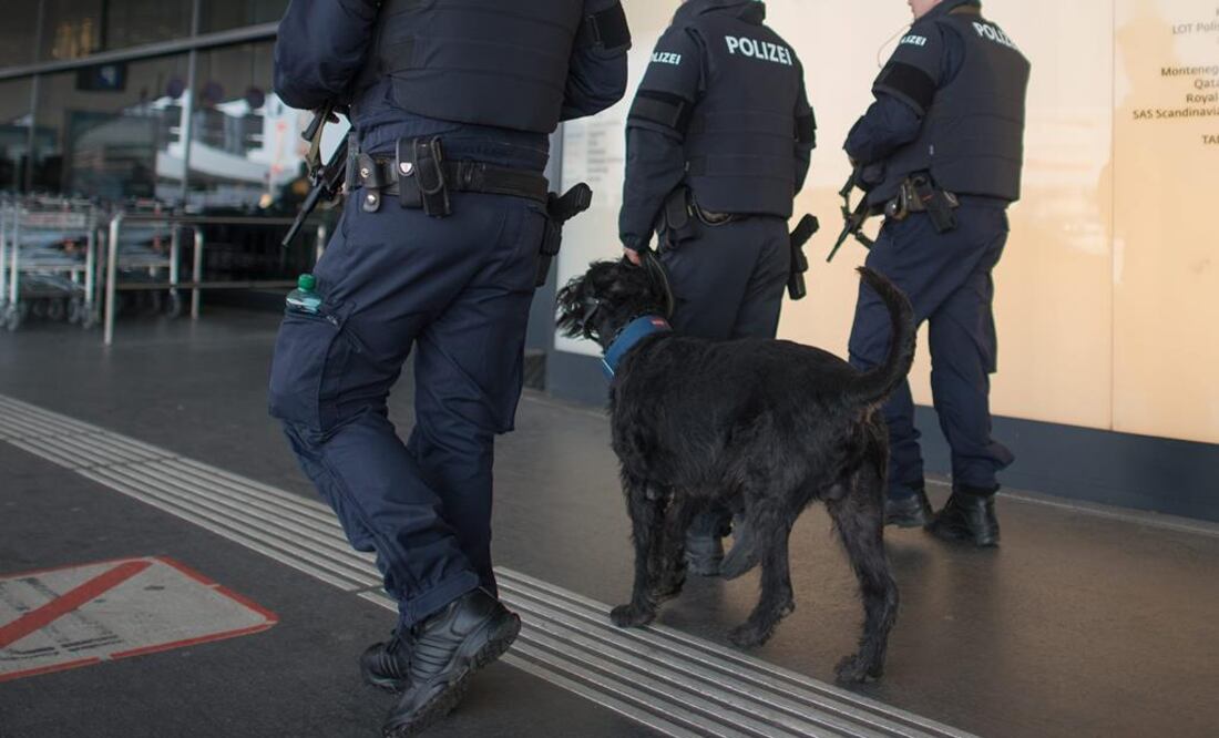 Intrigados porque no veían "consciencia ni movimiento" de la pasajera, los policías croatas llamaron a un médico que constató la muerte de la mujer de 83 años. Foto: Archivo/EFE