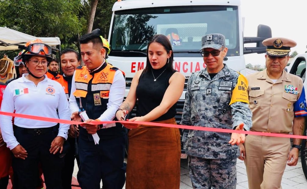 Como parte de la jornada se realizaron honores a la bandera y un minuto de silencio en memoria de las personas fallecidas en los sismos. Foto: X (XochimilcoAl)