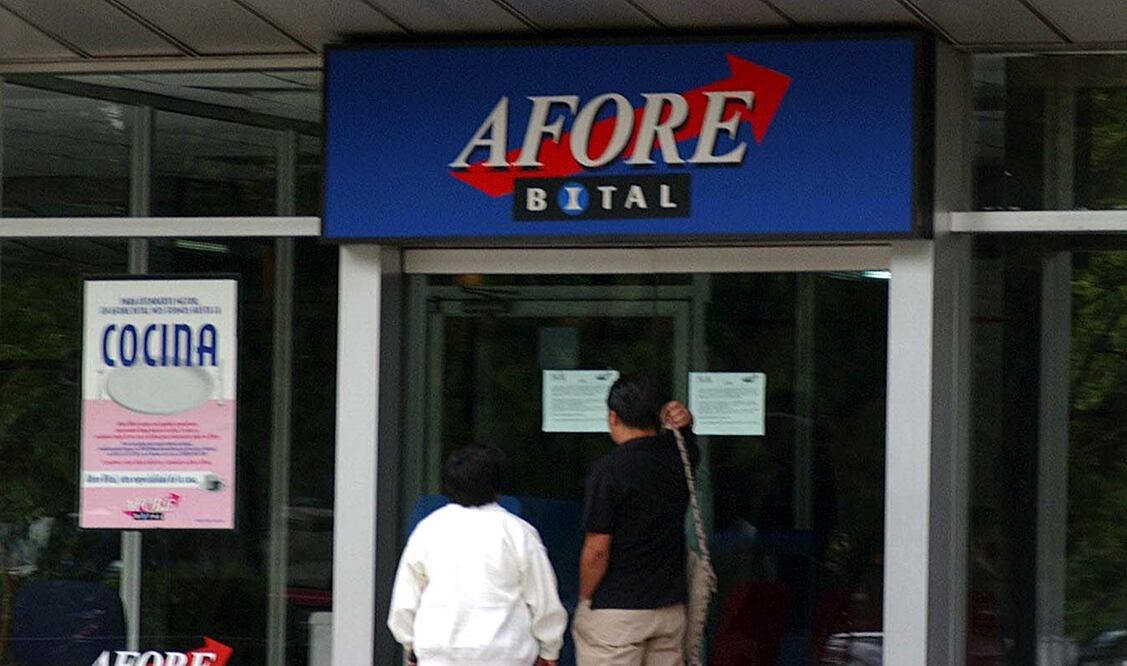 El presidente Andrés Manuel López Obrador adelantó este jueves que se hará una revisión de las Administradoras de Fondos para el Retiro. Foto: archivo/EL UNIVERSAL