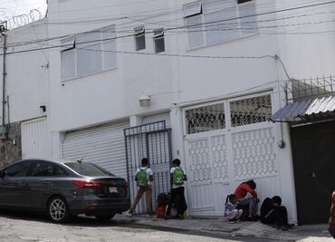VIDEO Migrantes escaparon de casa de transición en Toluca para evitar la deportación, pero no asaltaron a nadie: vecinos