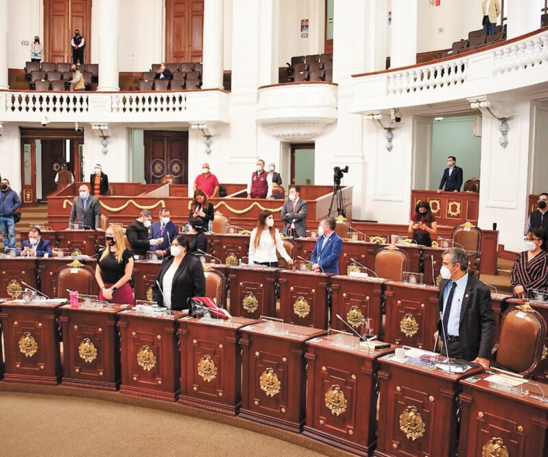 Después de algunas sesiones virtuales, los legisladores llevaron a cabo sus actividades bajo una nueva normalidad en el Congreso de la Ciudad de México. Foto: GERMÁN ESPINOSA. EL UNIVERSAL