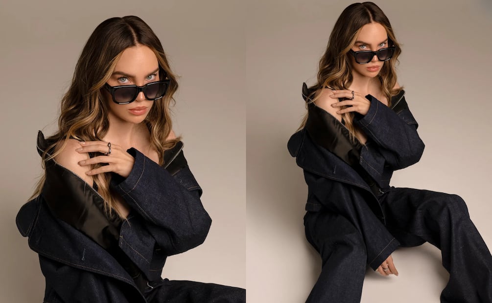 Un total look en mezclilla oscura. Foto: Glamour (Alex Córdova)